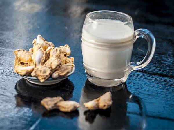 தினமும் இரவு தூங்கும் முன் ஒரு டம்ளர் சுக்கு பால் குடிப்பதால் பெறும்  நன்மைகள்! | Health Benefits Of Dry Ginger/Sonth Milk In Tamil - Tamil  BoldSky