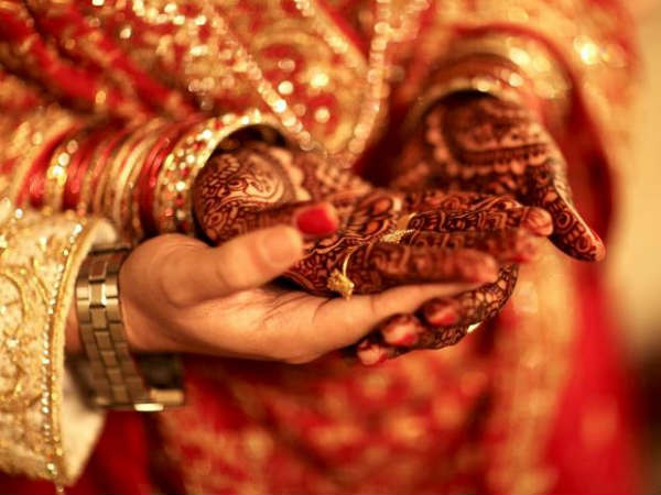 தனியாக இருக்கும்போது எப்போதும் பேசுவதில்லை