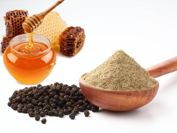 கருப்பு மிளகு மற்றும் தேன்
