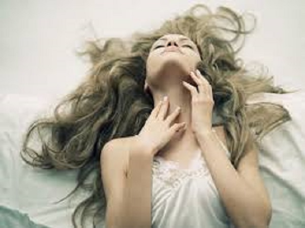 சுயஇன்பத்தால் பெண்களுக்கு கிடைக்கும் புதிய ஆச்சரியமான நன்மைகள் என்ன தெரியுமா? ஆண்களுக்கும் நன்மைகள் இருக்கு!