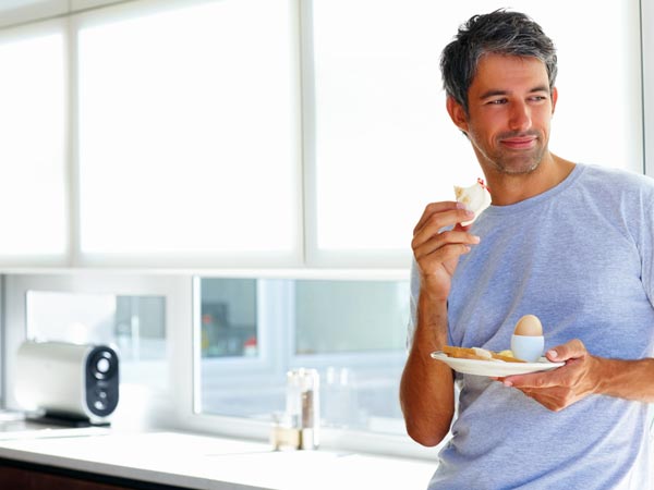 ஆண்கள் தினமும் வேக வைத்த முட்டையை சாப்பிடுவதால் பெறும் நன்மைகள் குறித்து தெரியுமா?