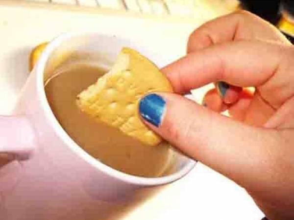 டீ-யில் பிஸ்கட் தொட்டு சாப்பிடுவீங்களா? முதல்ல இத படிங்க...