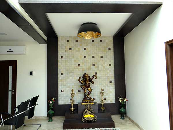 பூஜை அறையில் பணப்பெட்டியை வைக்காதீர்கள்