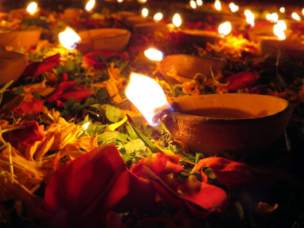 விளக்கில் கிராம்பு