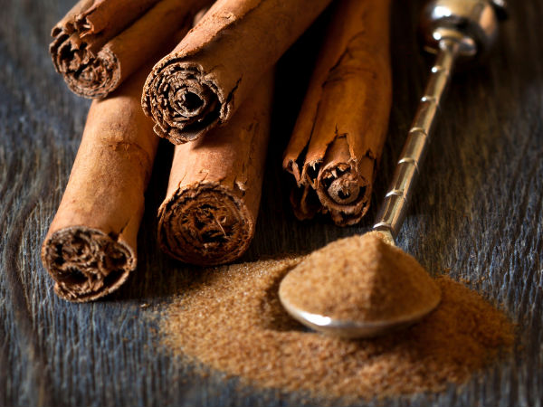 முட்டை மற்றும் ஆலிவ் எண்ணெயுடன் இலவங்கப்பட்டை