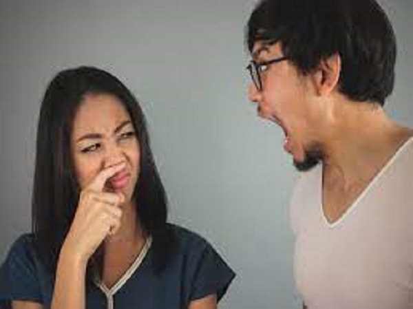 உங்கள் மூச்சில் துர்நாற்றம் ஏற்படுவது