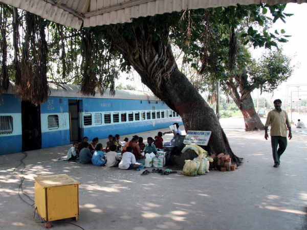 ரயில் நடைமேடை பள்ளி, இந்தியா