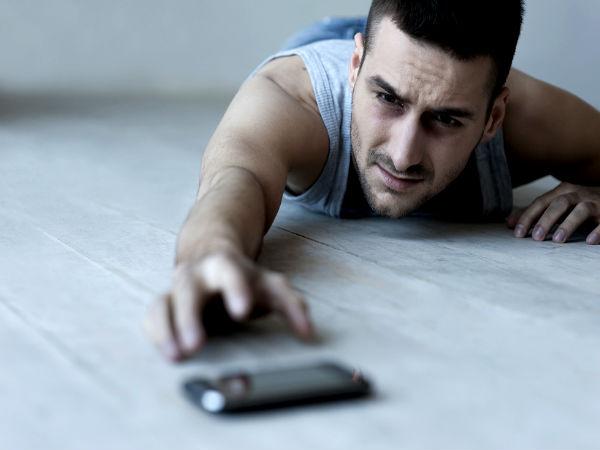 இந்த நேரத்தில் போன் உபயோகிப்பது உங்களை பார்வையை இழக்க வைக்குமாம்... பார்த்து யூஸ் பண்ணுங்க!