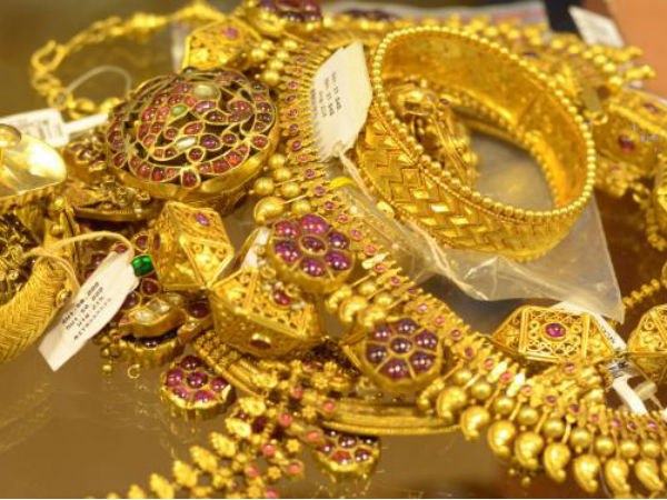 நகைகளை சுத்தம் செய்வதற்கு...