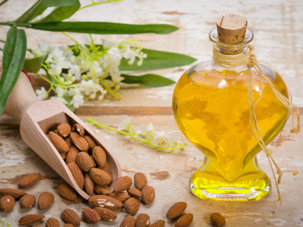 பாதாம் எண்ணெய் மற்றும் தேயிலை மர எண்ணெய்