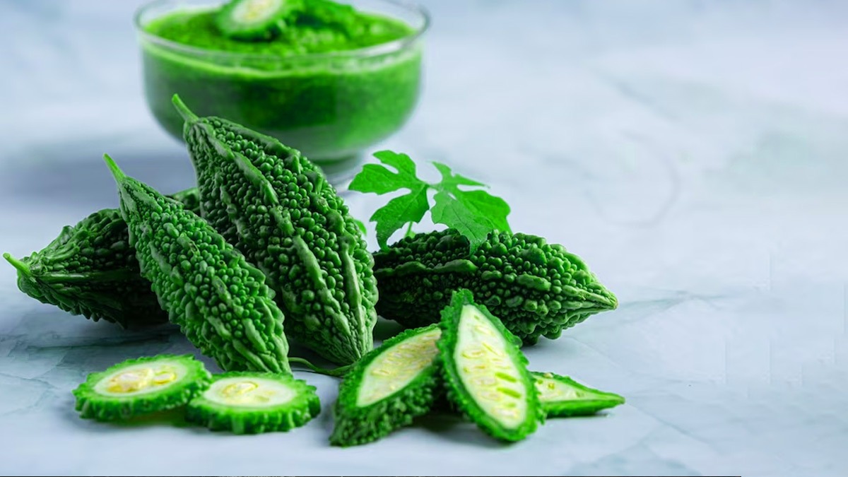 பாகற்காய் சாப்பிடும்போது இந்த பொருட்களை தெரியாமகூட சாப்பிட்ராதீங்க