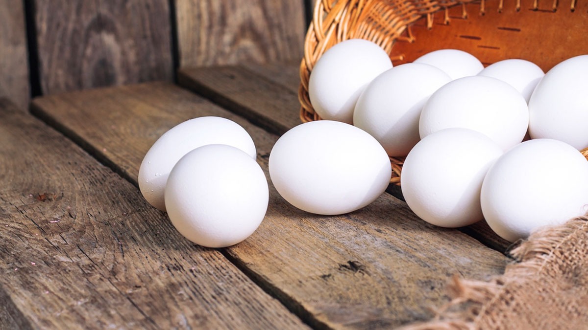 வீட்டுல வாங்கி வைக்கிற முட்டை சீக்கிரம் கெட்டுப்போகுதா? அப்ப இனிமே இத