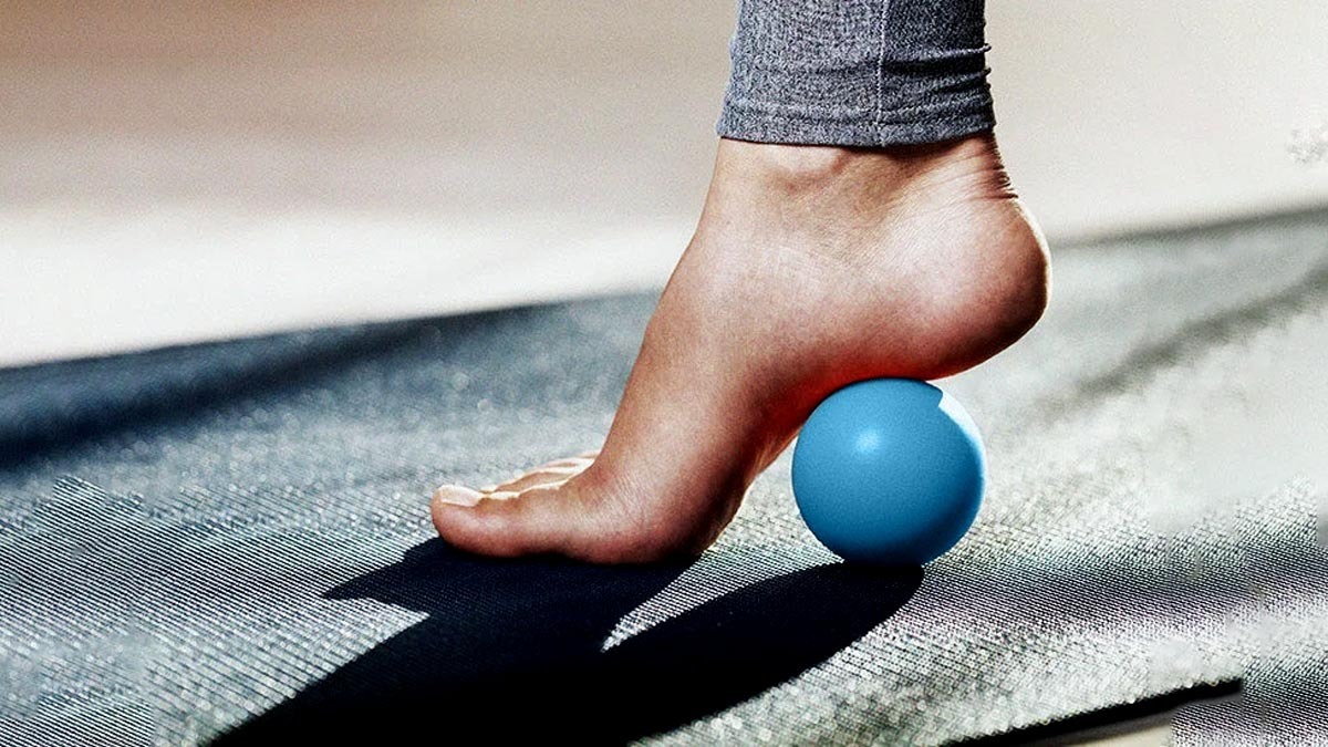 உங்க பாதத்தில் பயங்கரமா வலி இருக்கா? அப்ப இந்த எளிய பயிற்சிகள செய்யுங்க...சரியாகிடும்! Simple