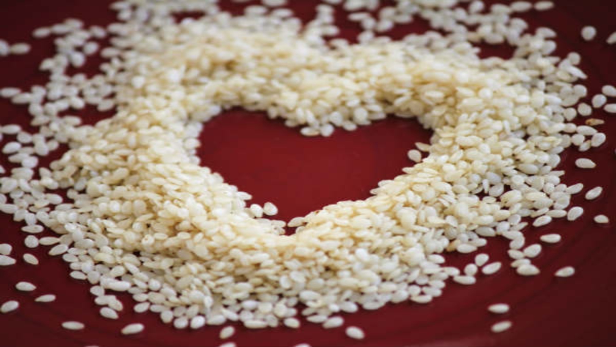 எள்ளை உணவில் சேர்த்துக் கொள்ள தயங்குபவரா நீங்க? இனிமே அந்த தப்பை