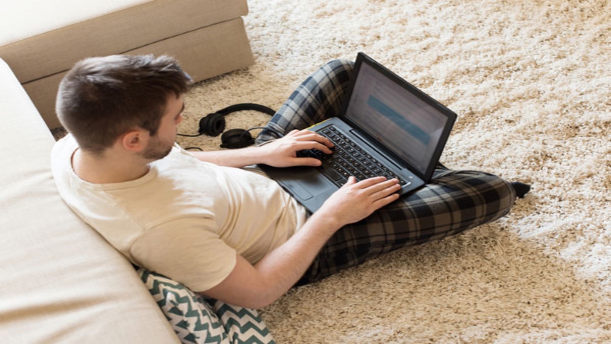 லேப்டாப்பை மடியில் வைத்து வேலை பார்ப்பவரா நீங்க? உங்களுக்கான கடைசி