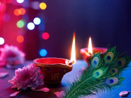 தீபாவளி அன்று இவற்றில் ஒன்றை வாங்கினால் வீட்டில் செல்வம் பெருகுமாம்... ட்ரை பண்ணி தான் பாருங்களேன்..